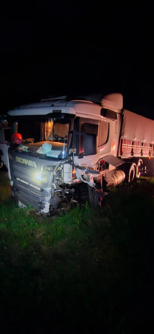Dois homens morrem e carro fica 'irreconhecível' após acidente na BR-282 na Serra de SC