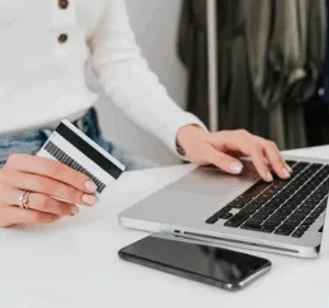 Bancos brasileiros e Pix enfrentam instabilidade em meio à falha global na rede da Cloudflare | Foto: Canva