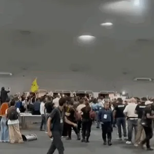 COP30: manifestantes confrontam segurança para entrar em área restrita | Foto: Reprodução/SBT News