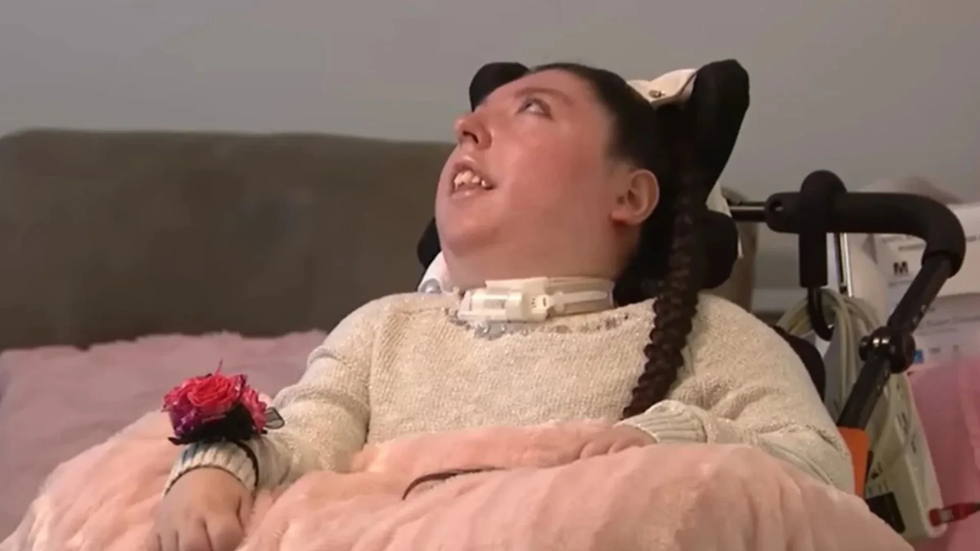 Completa 20 anos a americana que nasceu sem cérebro | Foto: Reprodução / Youtube WHAS11 | Metrópoles