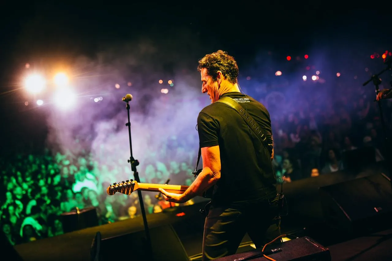 Dazaranha reúne mais de 20 mil pessoas em show gratuito na Beira-Mar Norte