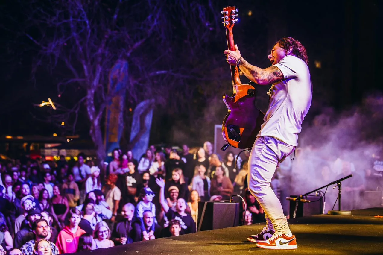 Dazaranha reúne mais de 20 mil pessoas em show gratuito na Beira-Mar Norte