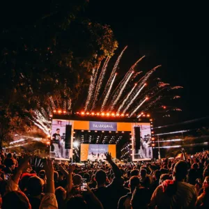 Dazaranha reúne mais de 20 mil pessoas em show gratuito na Beira-Mar Norte