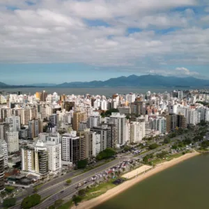Dia da Consciência Negra: veja como ficam os serviços públicos em Florianópolis | Foto: Canva | Reprodução