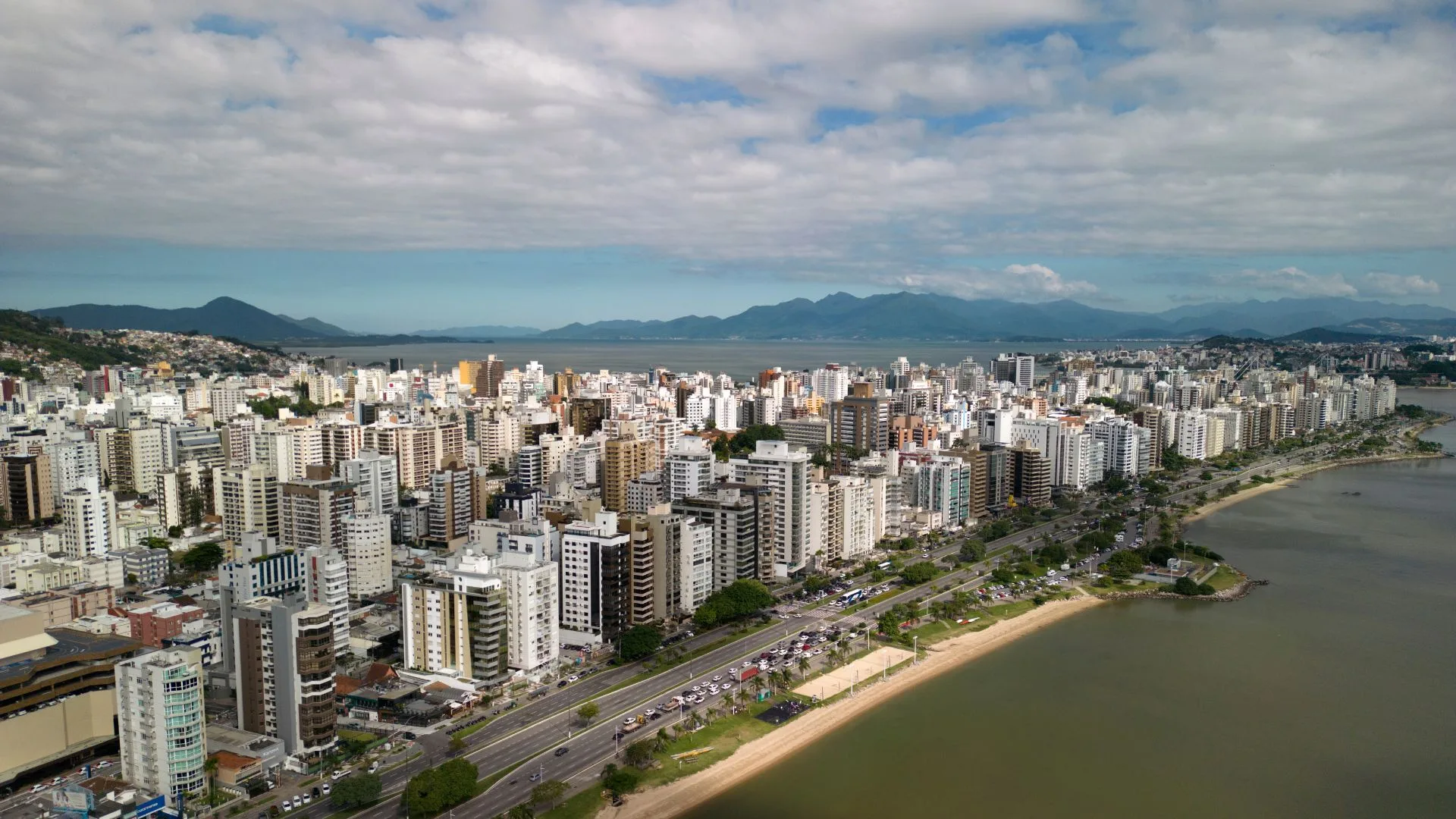 Dia da Consciência Negra: veja como ficam os serviços públicos em Florianópolis | Foto: Canva | Reprodução