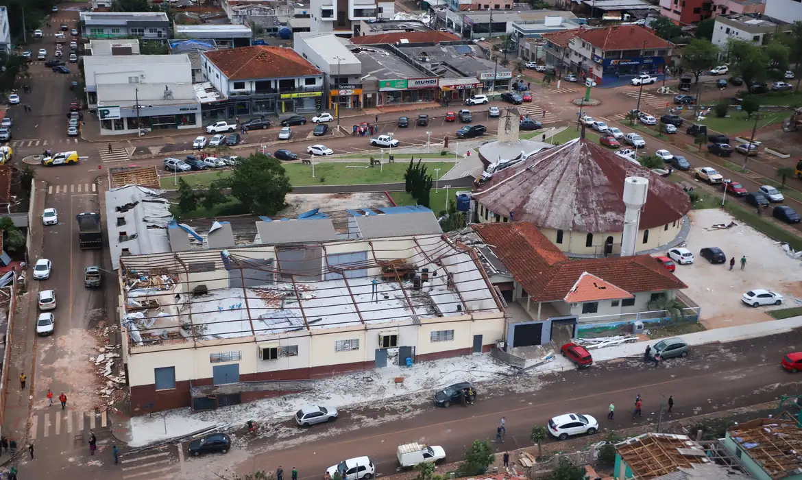 Governo trabalha para liberar FGTS de atingidos por tornado no Paraná | Foto: Ari Dias/AEN, via Agência Brasil