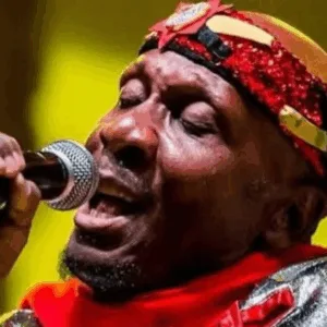 A notícia foi divulgada pela mulher do cantor jamaicano 