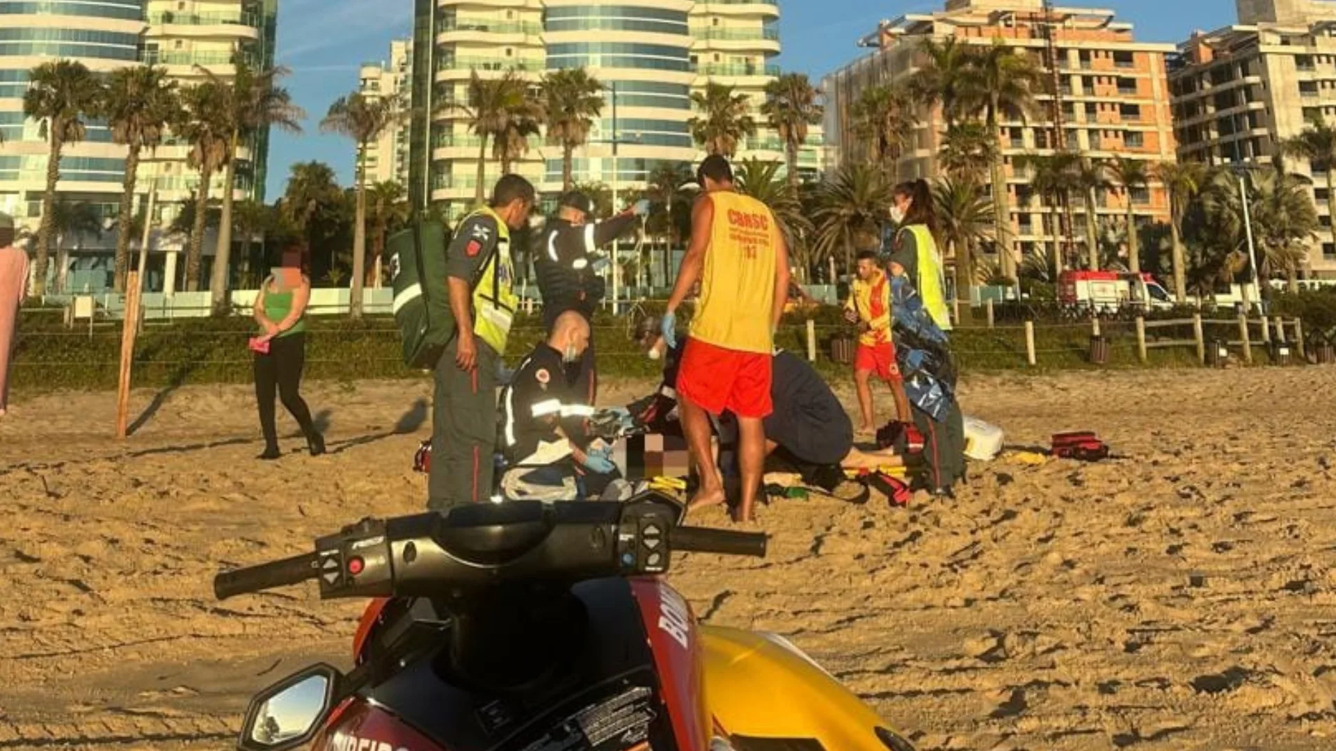 Jovem morre após se afogar na praia Praia Brava, em Itajaí | Foto: CBMSC/Divulgação