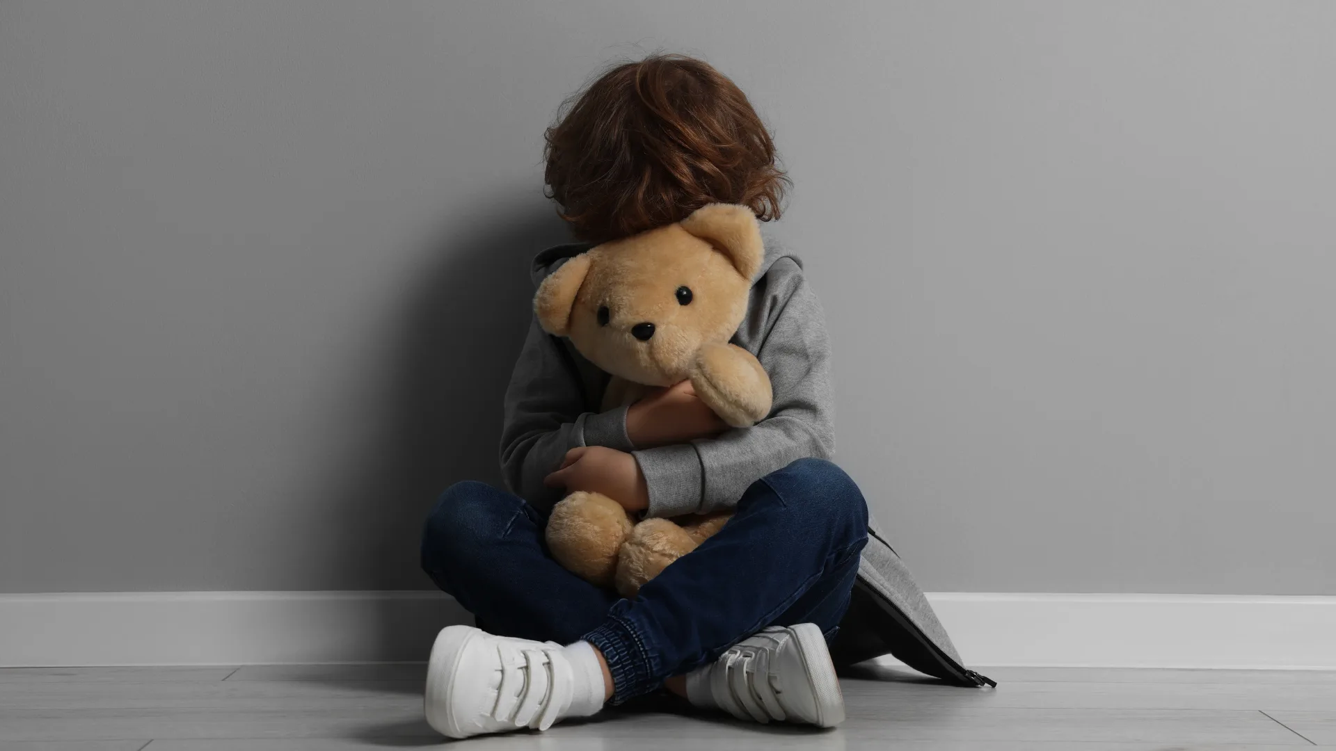 Mãe e padrasto são presos por suspeita de maus-tratos contra criança de cinco anos | Imagem Ilustrativa | Foto: Canva