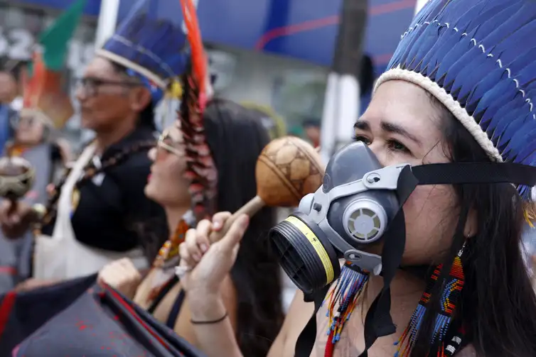 Marcha pelo Clima reúne 70 mil e leva força amazônica às ruas de Belém (2)