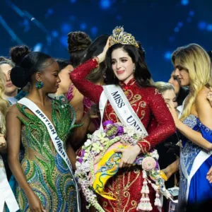 Mexicana Fátima Bosch é coroada Miss Universo