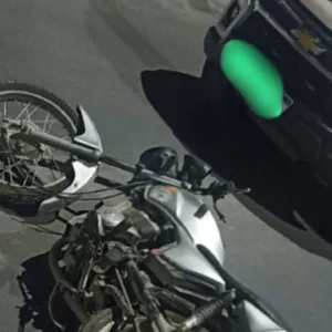 Motocicleta colide com viatura da PM e deixa jovem inconsciente em Urubici | Foto: 5º BBM