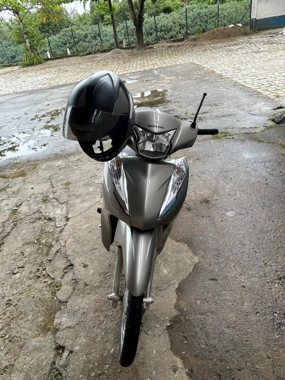 Motociclista morre após ser atingido por caminhão em SC