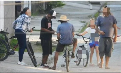 Operação contra tráfico de drogas envolvendo adolescentes perto de escolas cumpre mandados em SC