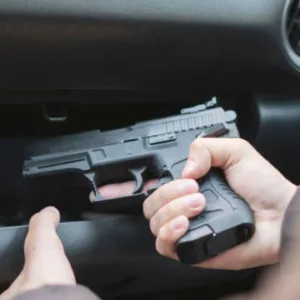 Operação policial prende homem por porte ilegal de arma na BR-282 na Serra