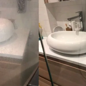 Truque com sacola e detergente para limpar o box viraliza e surpreende a web; veja por que funciona