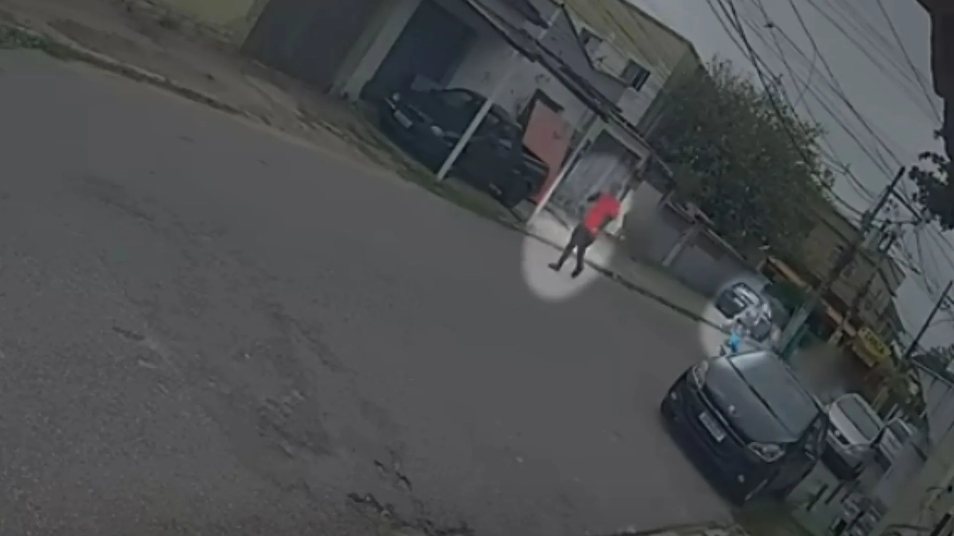 Mulher suspeita de organizar ataque que matou jovem na frente do filho de dois anos é presa – Imagem: reprodução/SBT