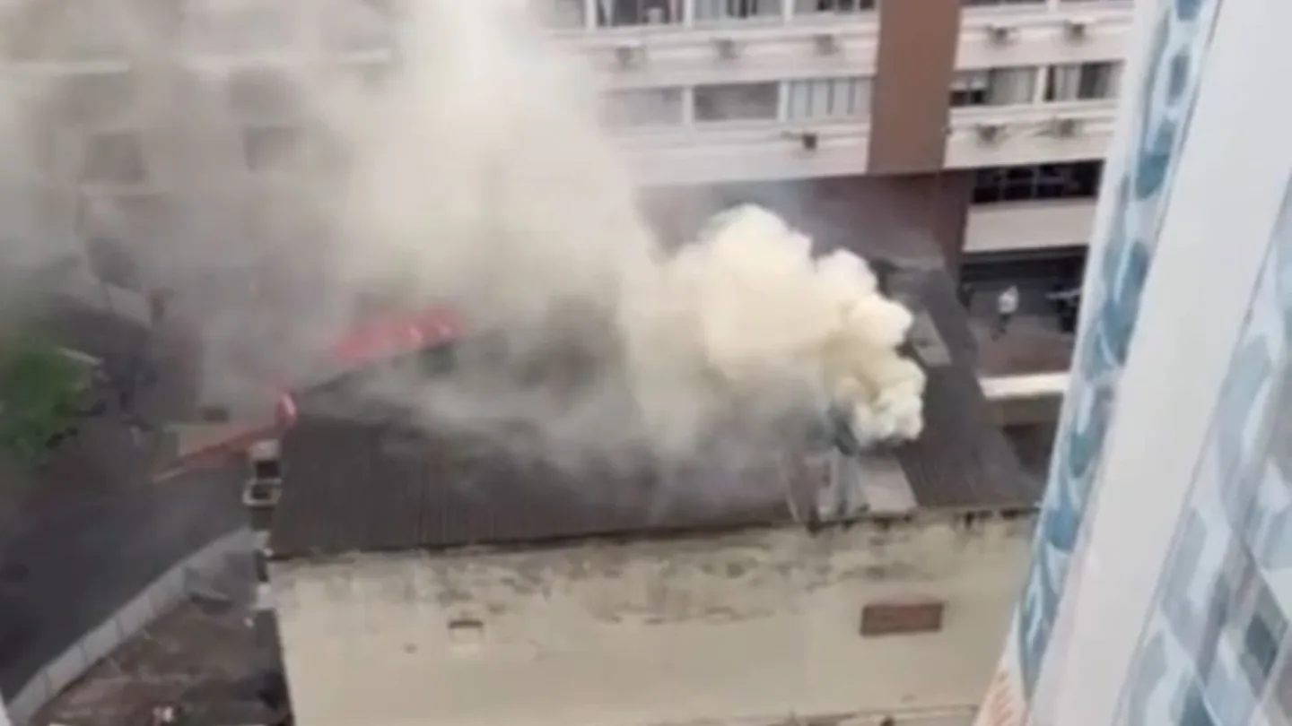 URGENTE: Incêndio atinge restaurante no Centro de Florianópolis