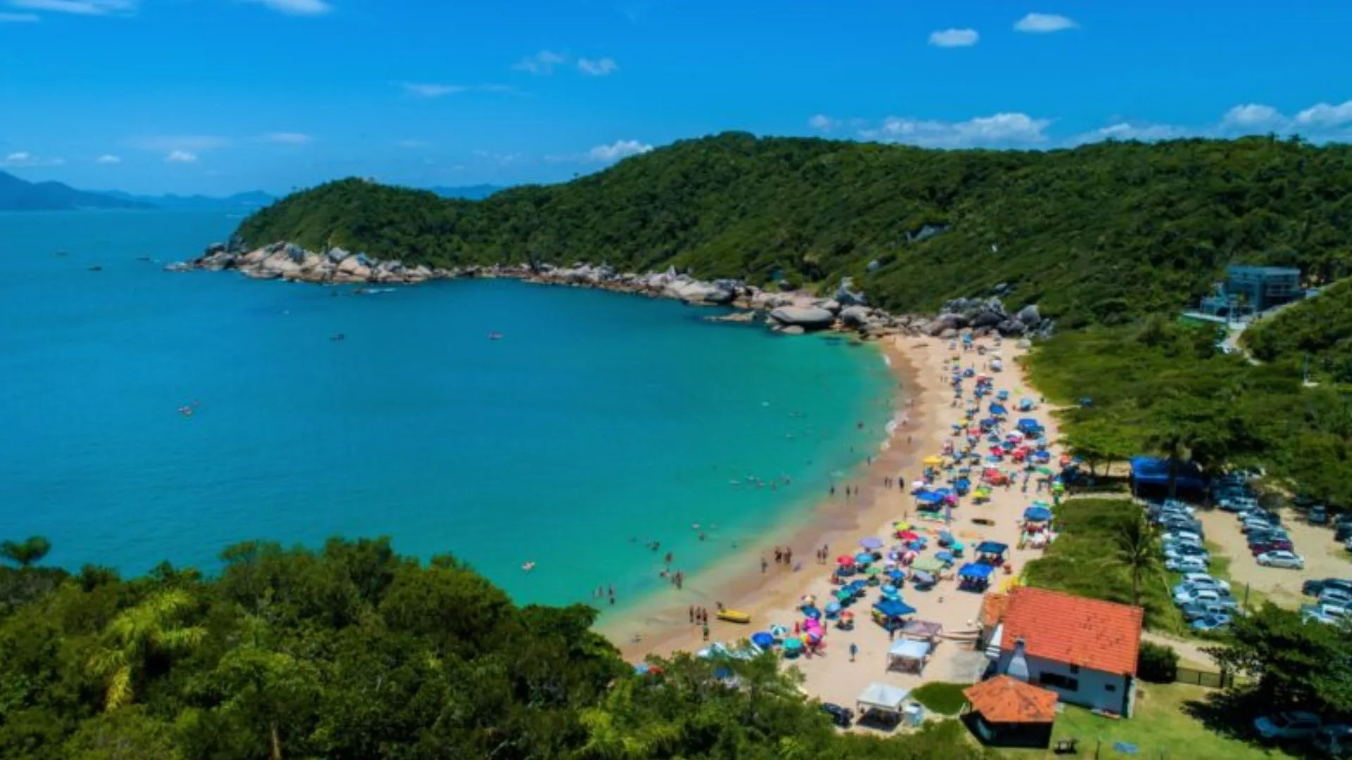 Cidade de SC passa a cobrar taxa ambiental de visitantes; valor chega a R$ 191 – Imagem: prefeitura de Bombinhas