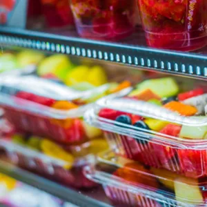 Entenda por que comprar frutas cortadas pode ser prejudicial à saúde