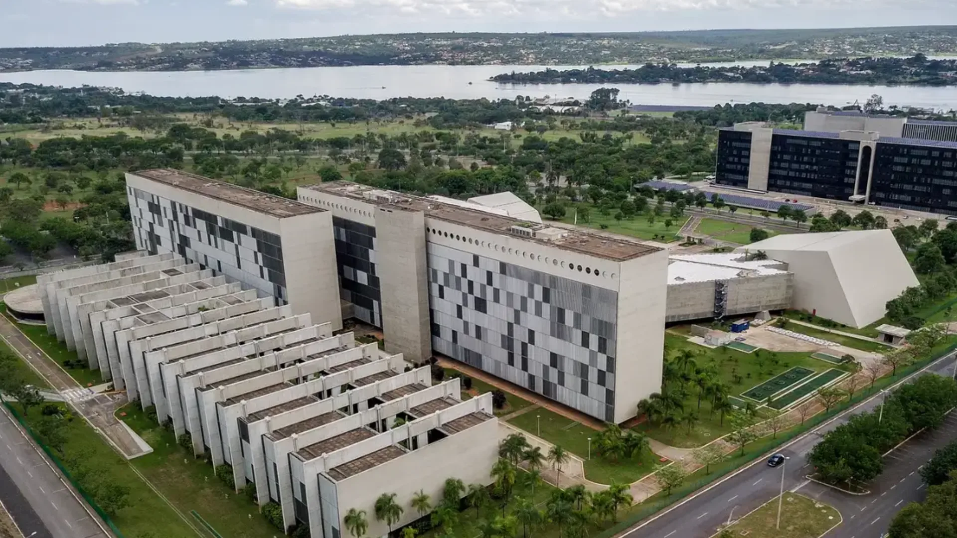 STJ proíbe Forças Armadas de afastar militares transgêneros – Imagem: Rafa Neddermeyer/Agência Brasil