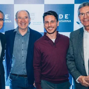 Educação reúne empresários, autoridades e especialistas como prioridade para o desenvolvimento de Santa Catarina