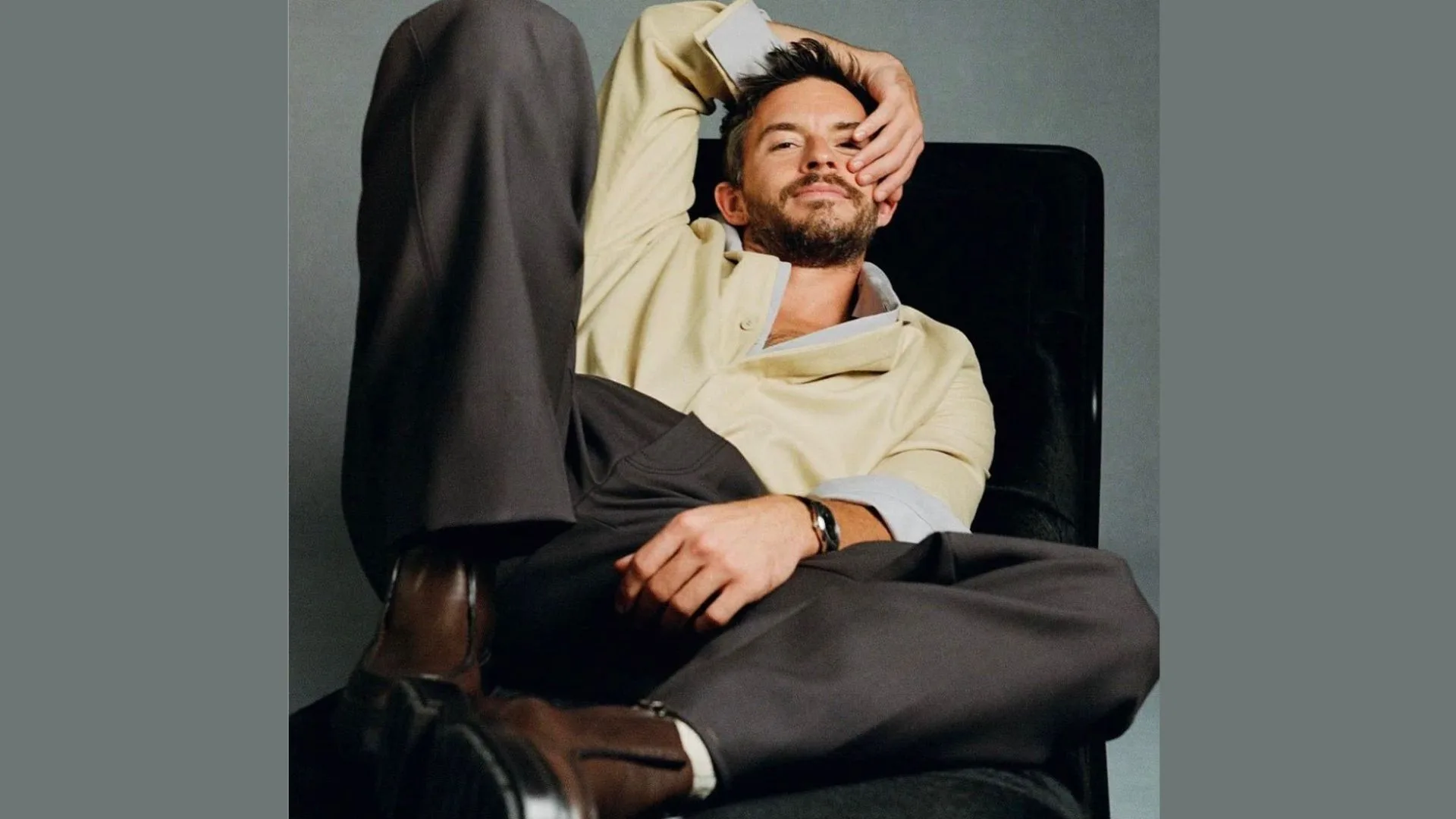 Jonathan Bailey, astro de Bridgerton e Wicked, é eleito o homem mais sexy do mundo em 2025 | Foto: reprodução / redes sociais. 