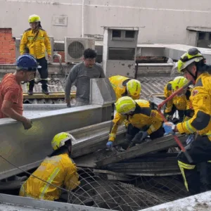 Irmãos trabalhavam juntos em obra que desabou em SC; um morreu e o outro está em estado grave | Foto: CBMSC