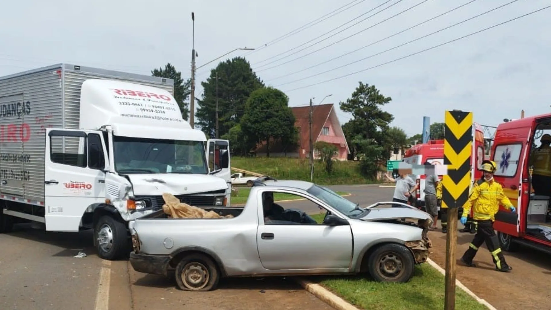 Colisão entre caminhão e caminhonete mata idoso de 100 anos na BR-470 | Foto: divulgação CBMSC 