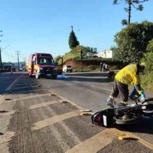 Motociclista morre após colisão com carro na SC-355 - Imagem: cbmsc