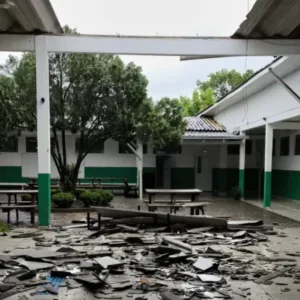 Chuvas fortes causam destelhamentos e quedas de árvores em Chapecó - Imagem: divulgação