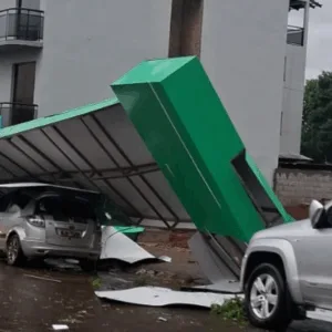 Temporal atinge Xanxerê e causa destelhamentos e quedas de postes - Imagem: divulgação
