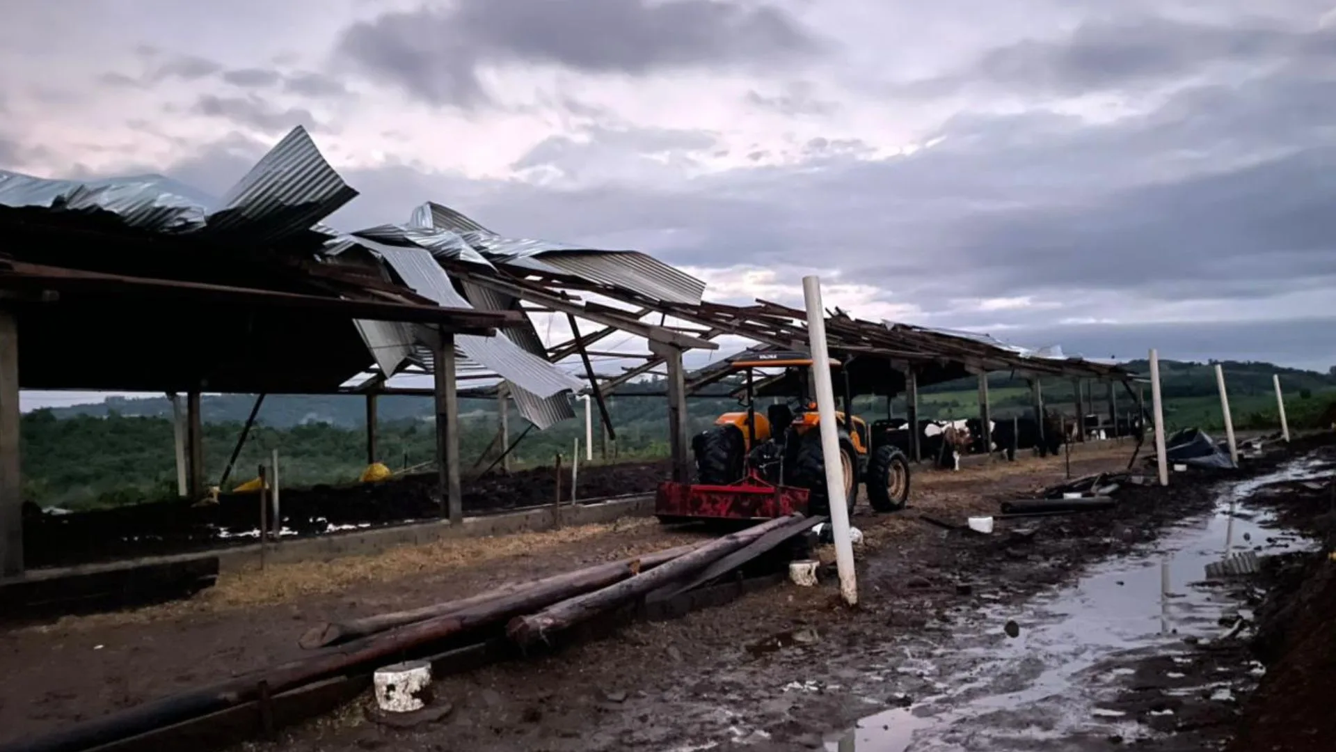Meteorologista confirma formação de tornado no Oeste de Santa Catarina e Sudoeste do Paraná – Imagem: reprodução/ Corpo de Bombeiros de  Itapiranga