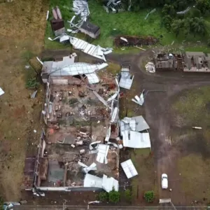 Tempestade com ventos fortes causa destruição no Oeste de SC | Foto: divulgação / Defesa Civil 