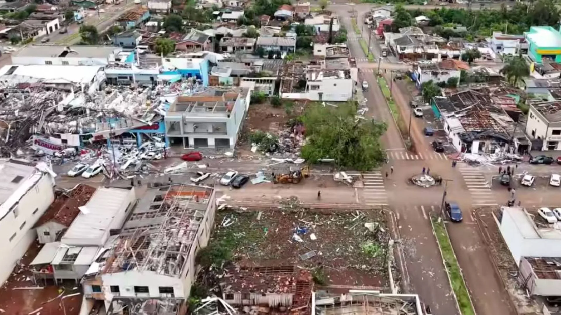Vídeo mostra Rio Bonito do Iguaçu antes e depois da passagem do tornado – Imagem: massa/ reprodução