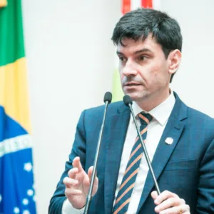 Delegado-geral de SC denuncia perseguição e exposição de familiares por facções