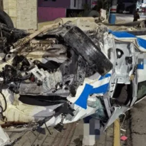 Carro fica destruído e motor é arremessado após grave acidente em SC; veja imagens impressionantes | Imagem: CBMSC