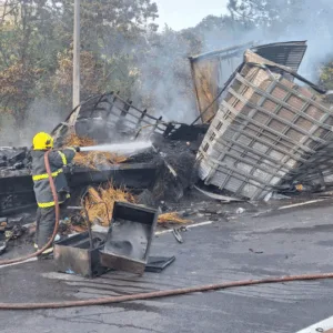 Imagens fortes! veja como ficaram os veículos após acidente que matou um e deixou feridos na BR-376