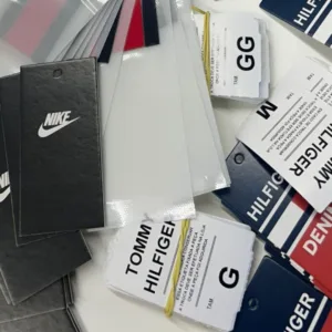 VÍDEO: polícia Civil encontra galpão com R$ 330 mil em roupas falsificadas em SC