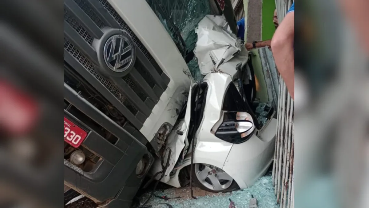 Imagens fortes! Caminhão desce desgovernado e esmaga carro em SC | Imagem: Éder Luiz/ Cedido ao SCC10