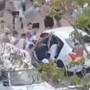 Motorista tem carro danificado por torcedores do Avaí e desabafa: 'não paguei nem a primeira parcela'