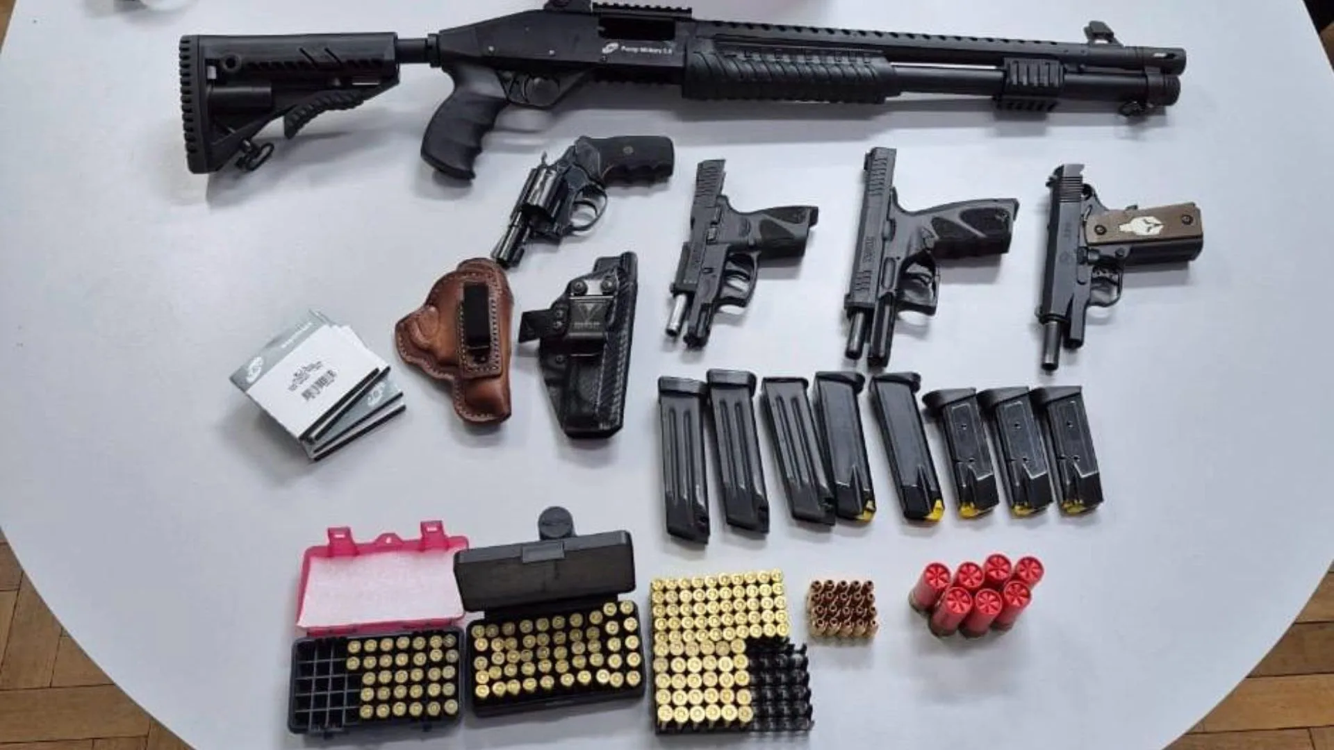 Operação da Polícia Civil apreende arsenal após ameaças em SC | Foto: divulgação PCSC 
