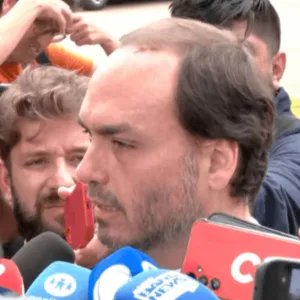 Carlos Bolsonaro diz que Jair Bolsonaro está 'devastado' e chorou durante visita | Foto: Rogério Silva/SBT