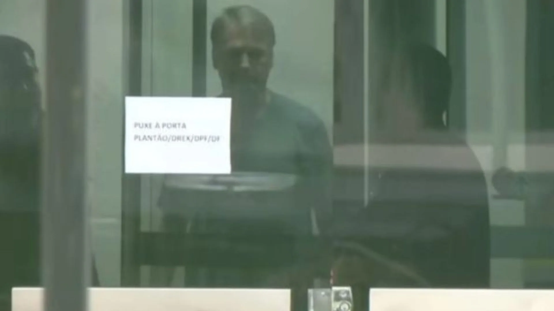 Mesmo preso, Bolsonaro recebe mais de R$ 100 mil por mês; veja de onde vem o dinheiro | Foto: reprodução / SBT News 