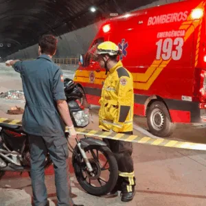 Jovem morre após acidente de motocicleta em túnel de Florianópolis | Imagem: CBMSC