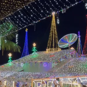 Com quase um milhão de lâmpadas, casa mais iluminada do Brasil é acesa em SC