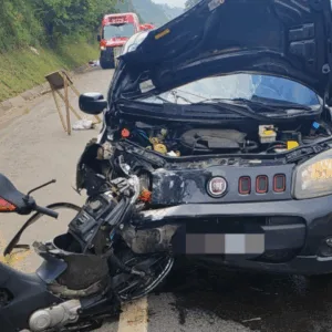 Colisão entre carro e motocicleta deixa dois mortos na BR-470 em SC | Imagem: CBMSC
