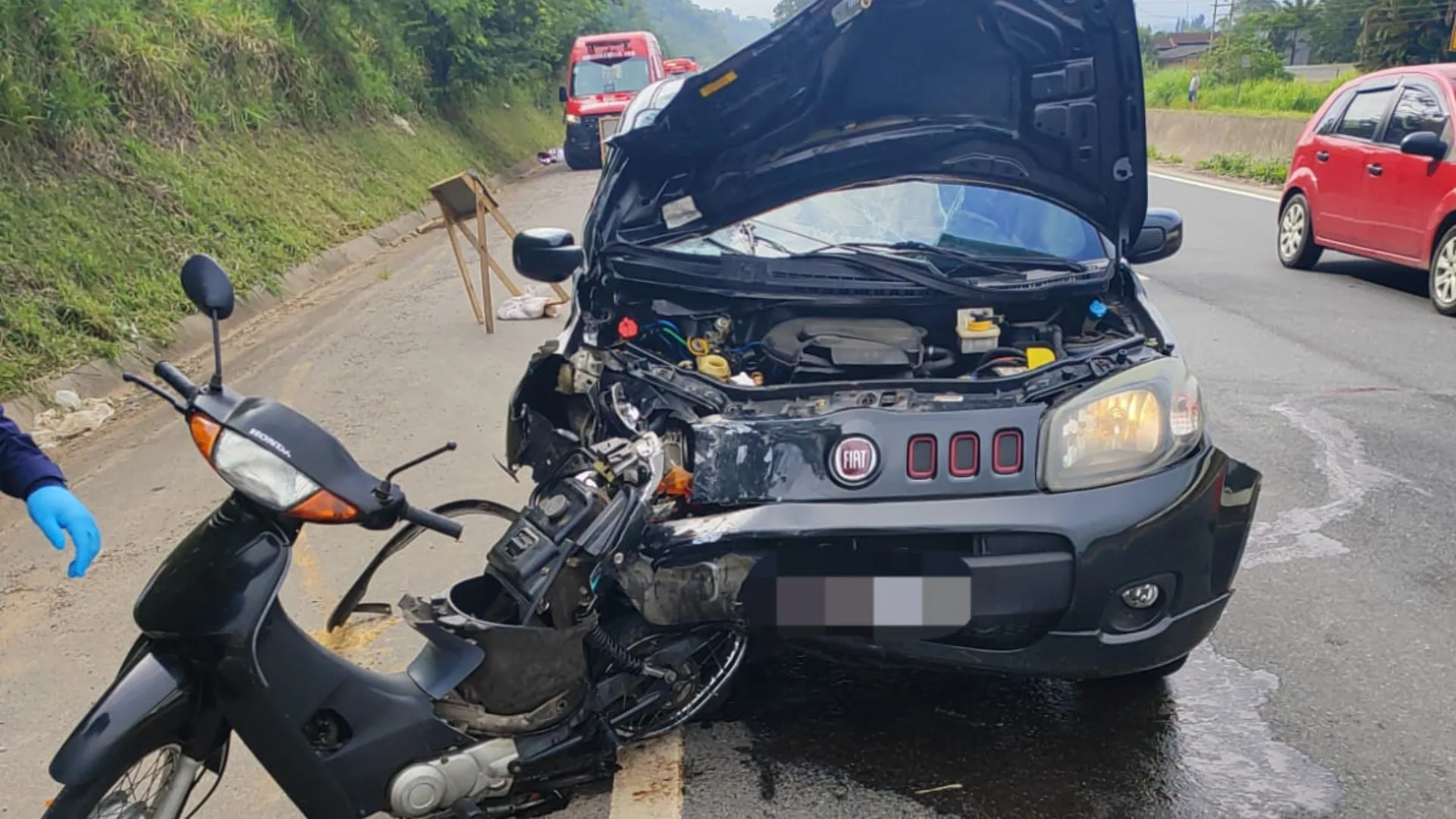 Colisão entre carro e motocicleta deixa dois mortos na BR-470 em SC | Imagem: CBMSC