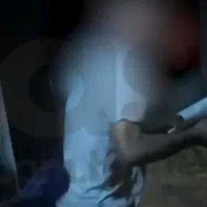 Homem se recusa a pagar por um programa e apanha com chinelo; veja vídeo - Imagem: reprodução/ Massa