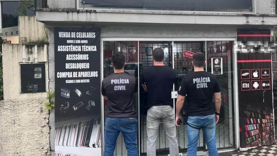 Comerciante de Blumenau é alvo de busca em operação nacional contra desbloqueio de celulares roubados | Imagem: Polícia Civil de SC